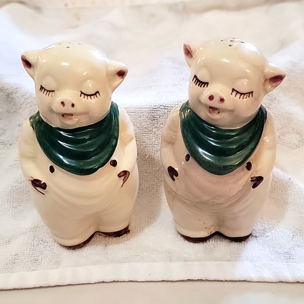 VTG 1940s Shawnee Pottery Large 5" Smiley Pig Salt&Pepper Shakers